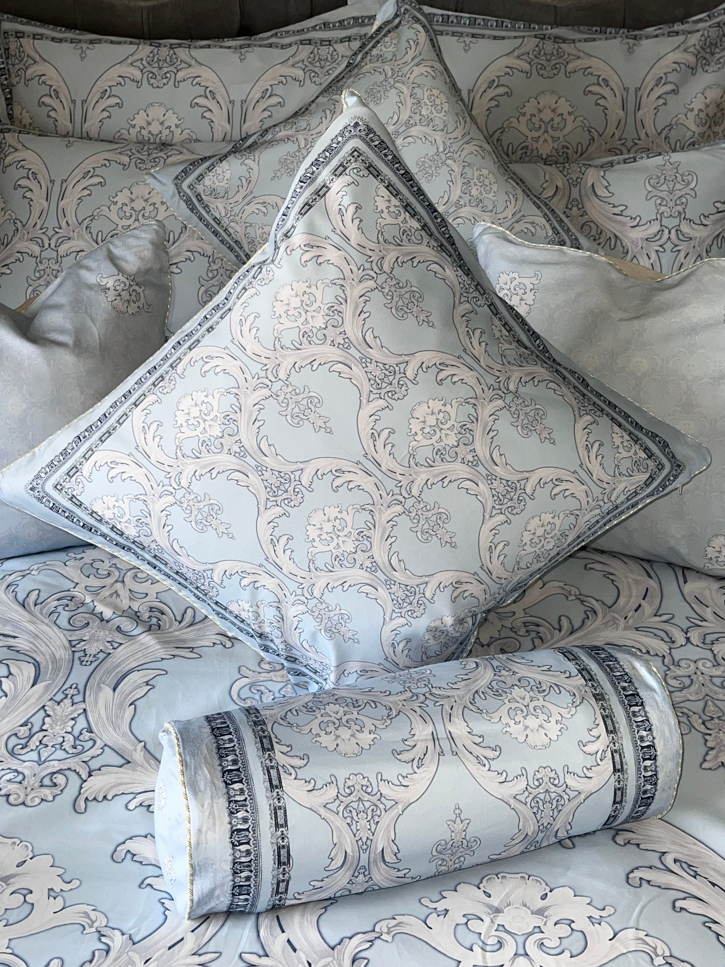 Elagance baby blue & white bedding set from