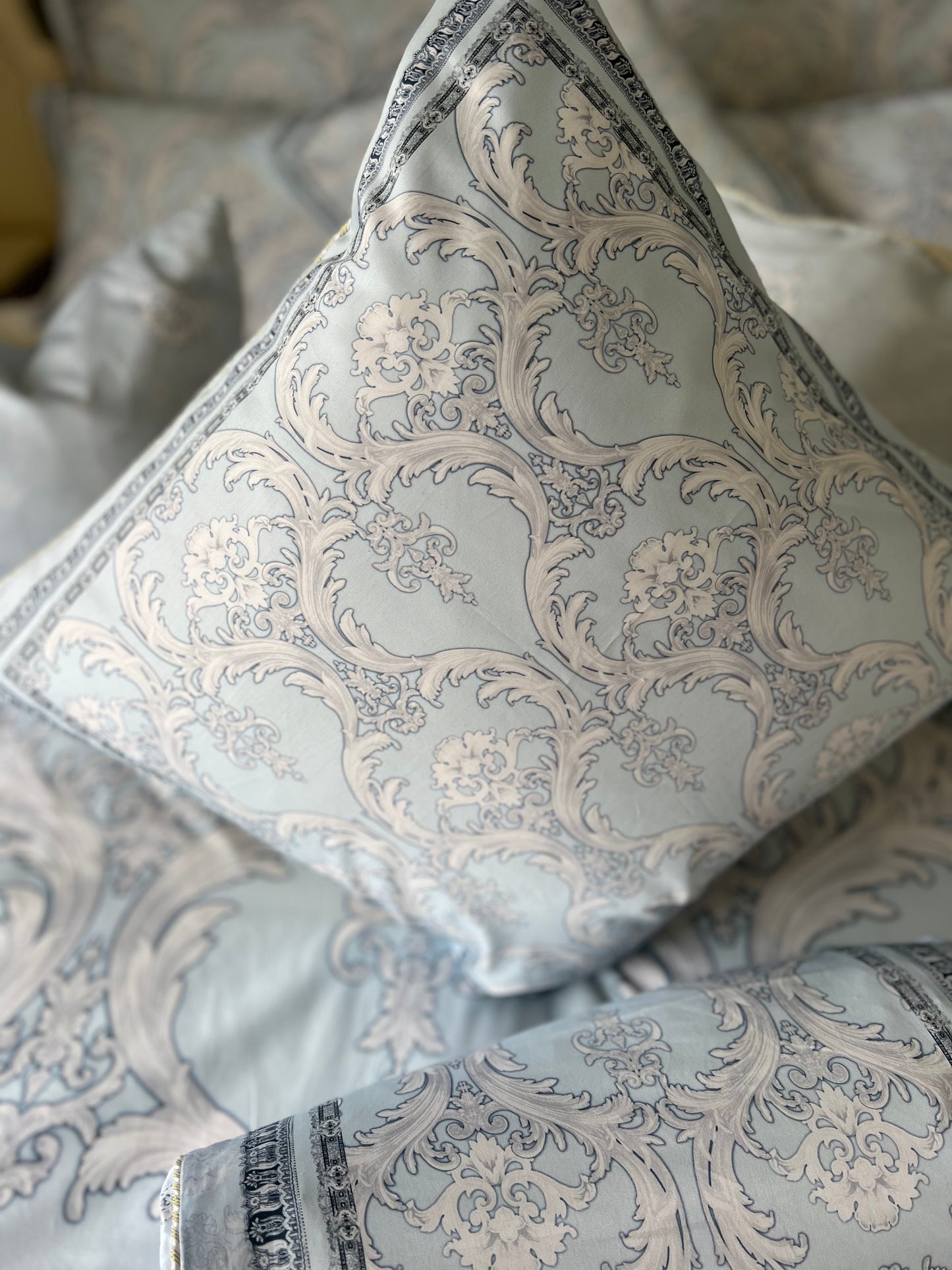 Elagance baby blue & white bedding set from
