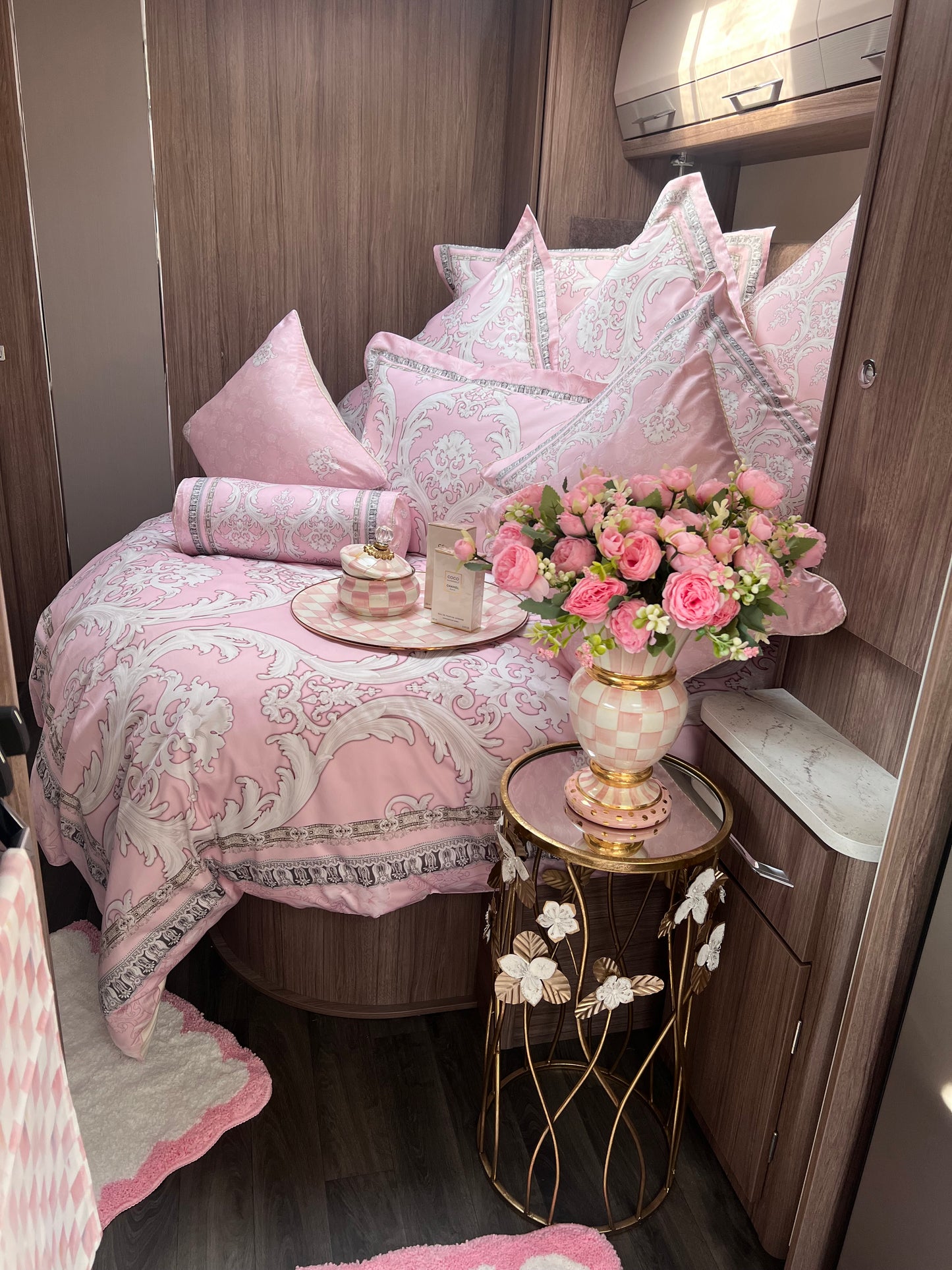 Elagance pink bedding set from