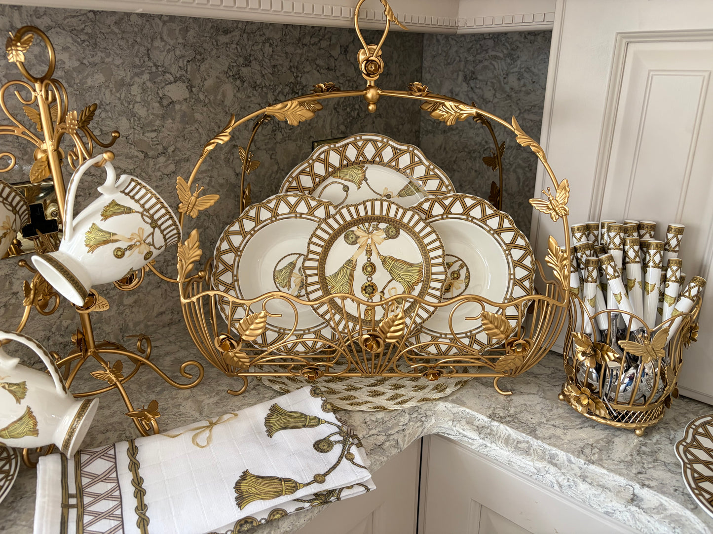Gold tassels 24 pcs Dinner set