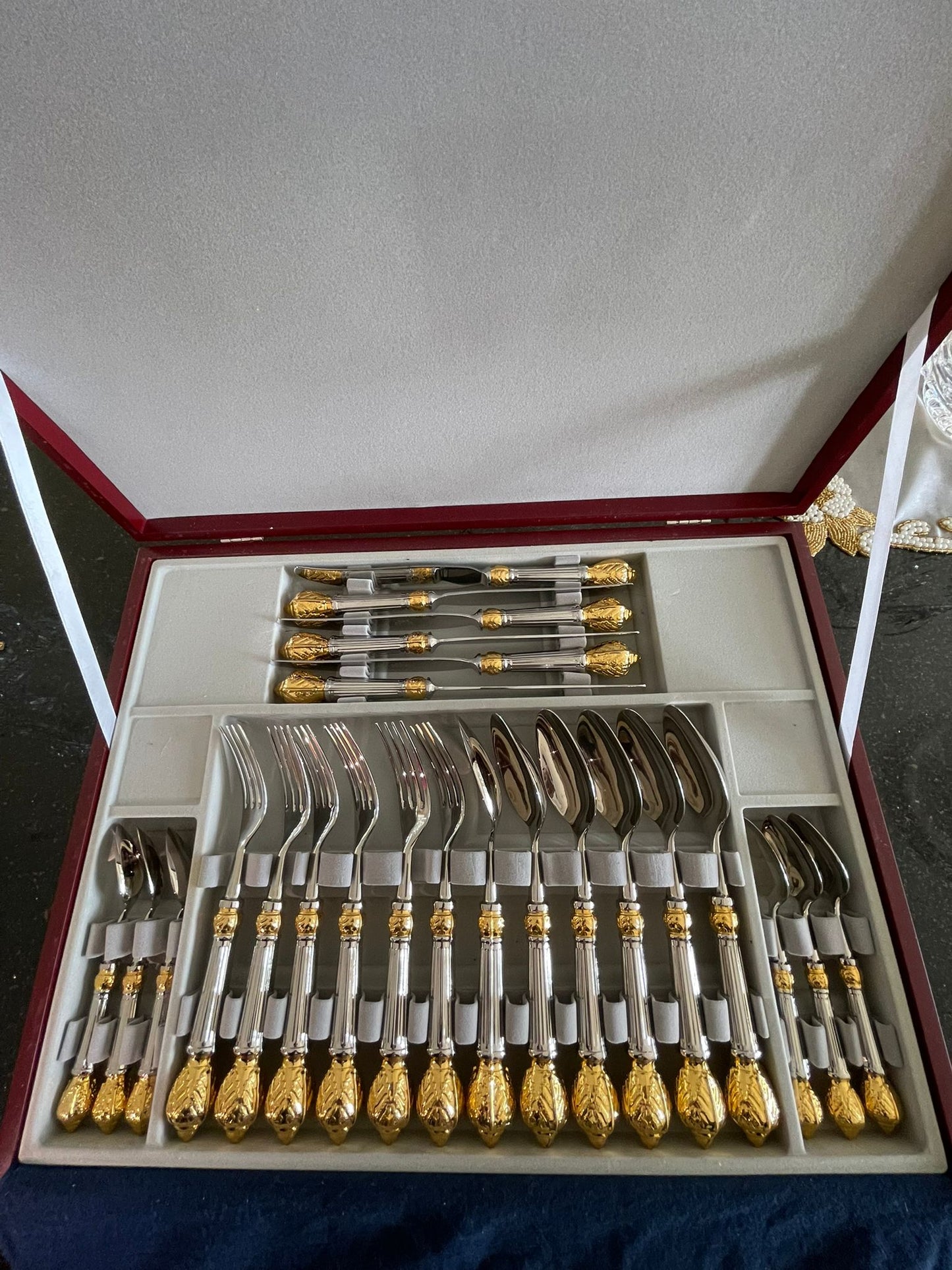 ITALIAN STYLE STAINLESS STEEL/GOLD CUTLERY SET
