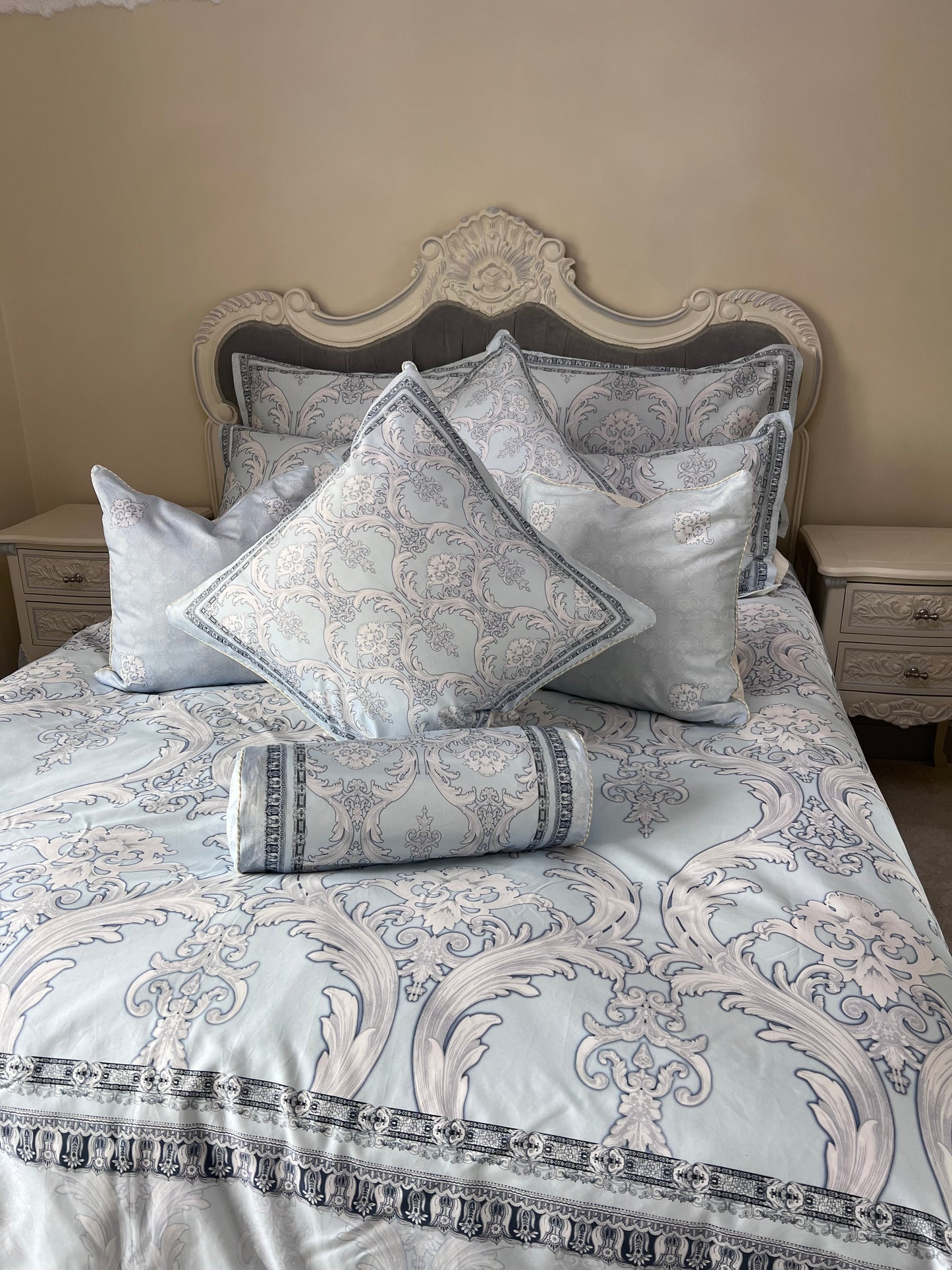Elagance baby blue & white bedding set from