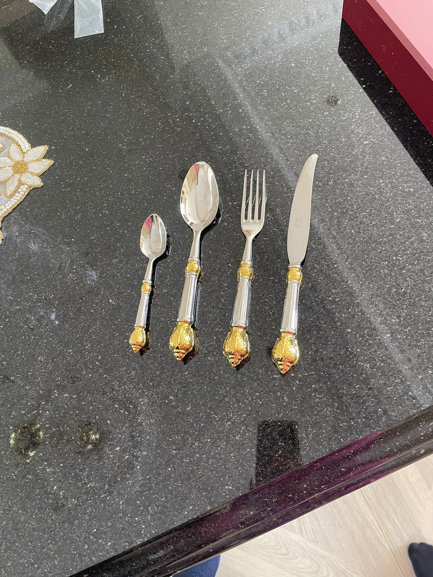 ITALIAN STYLE STAINLESS STEEL/GOLD CUTLERY SET