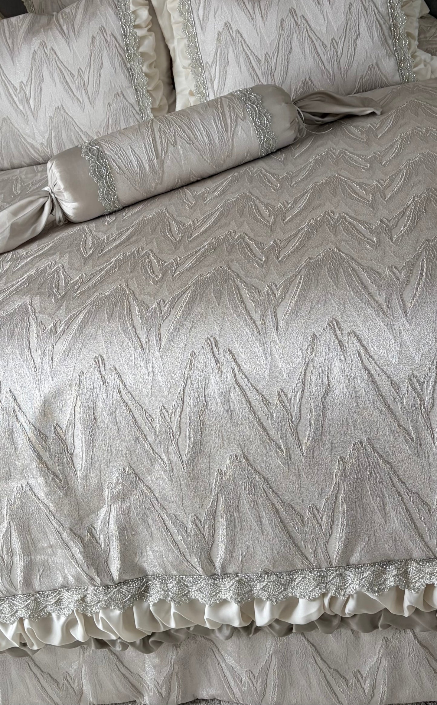 Elizabeth beige luxury bedding Set