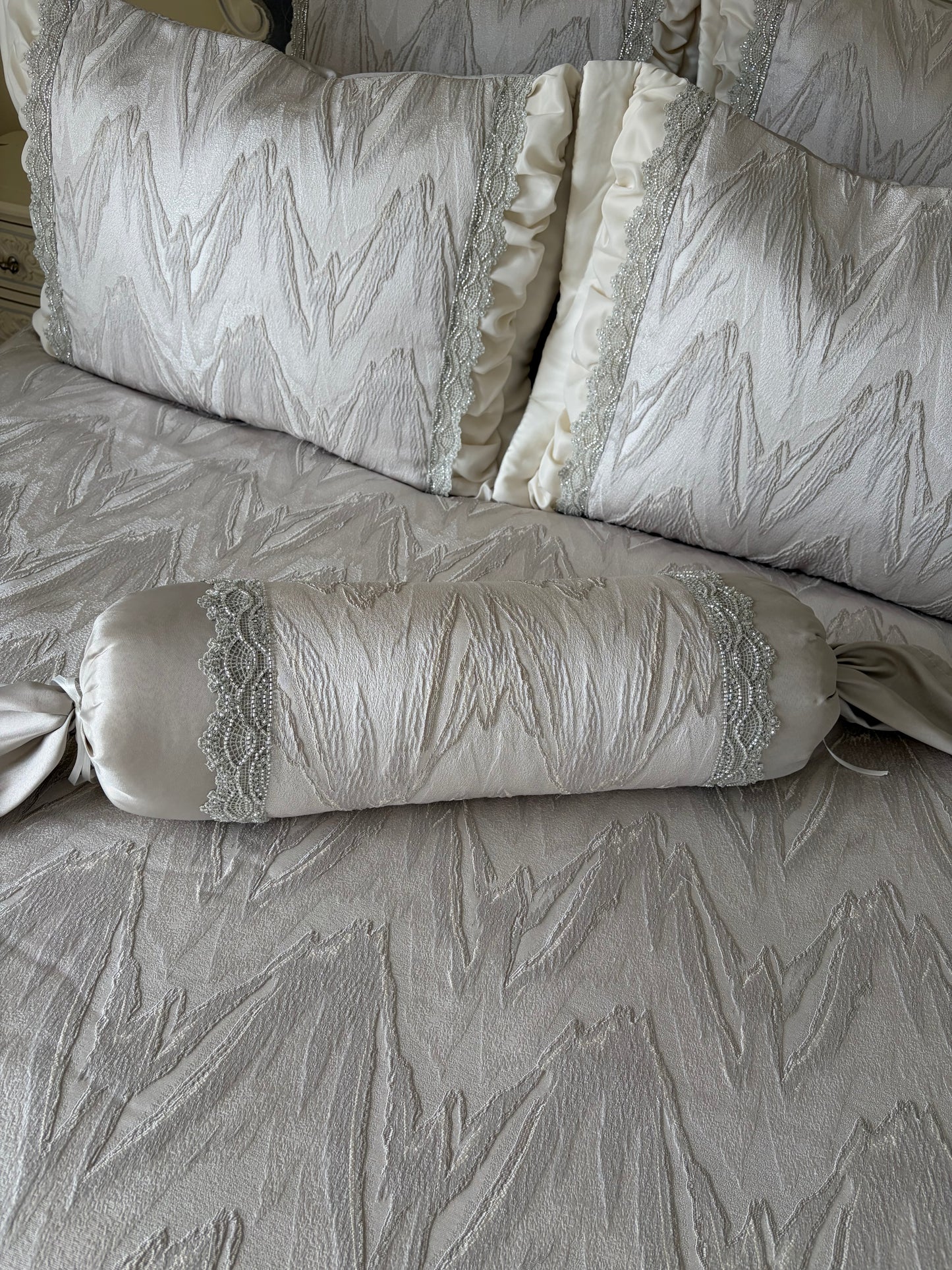 Elizabeth beige luxury bedding Set