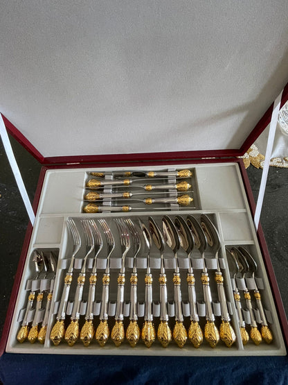 ITALIAN STYLE STAINLESS STEEL/GOLD CUTLERY SET
