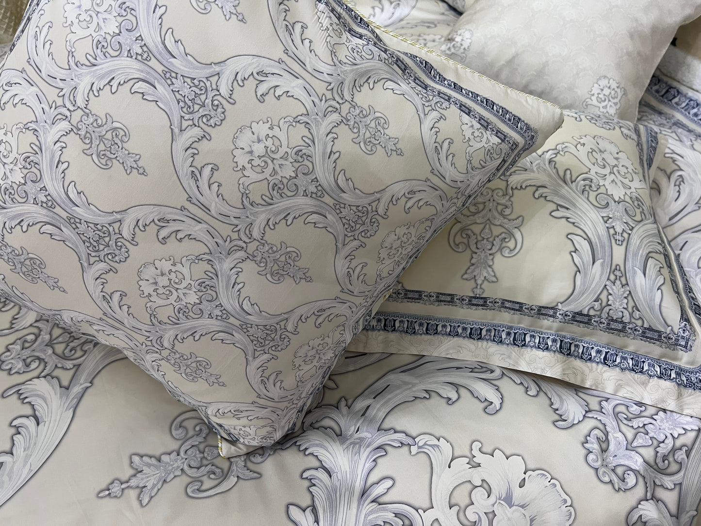 Elagance Cream/grey bedding set from