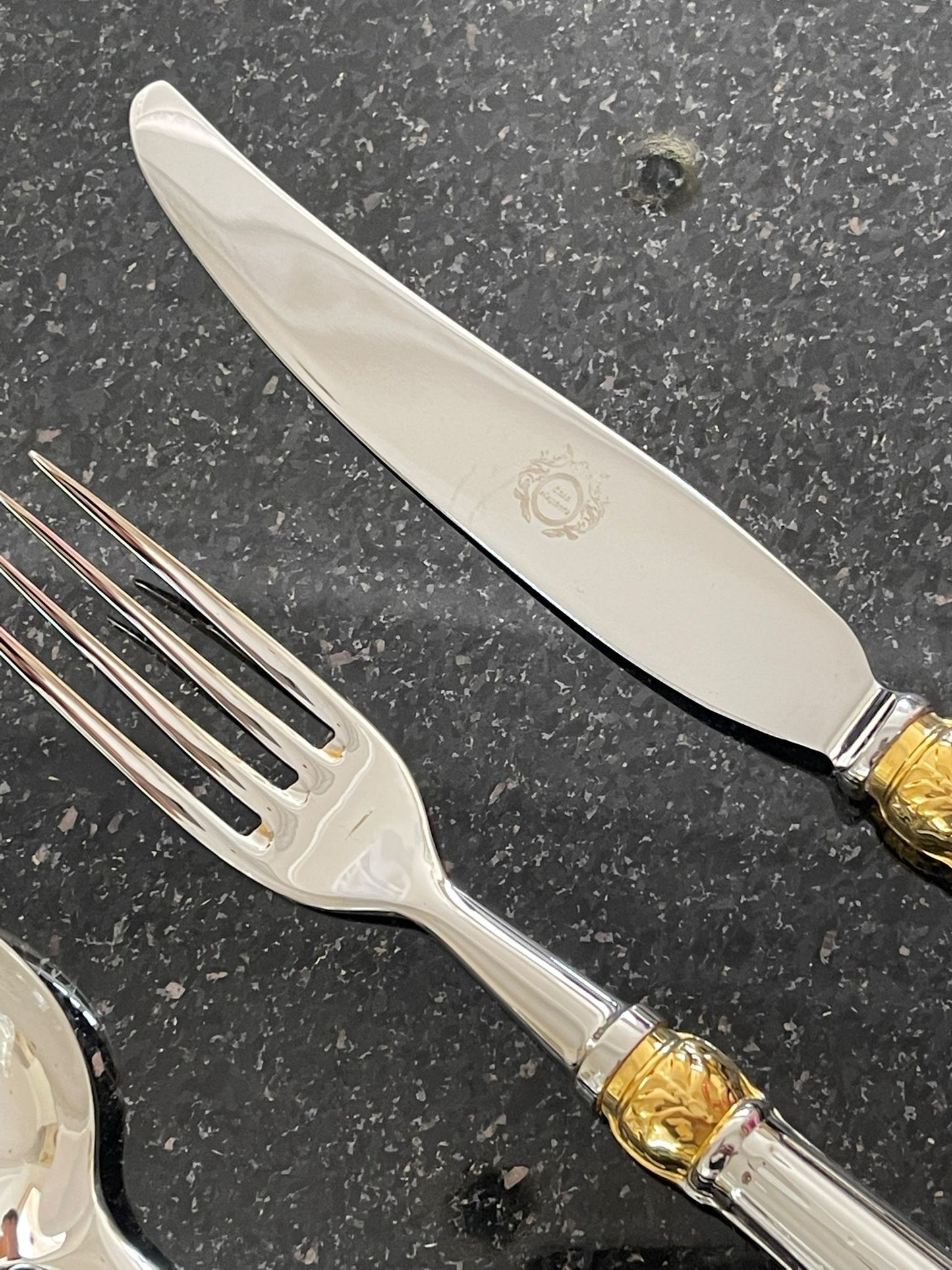 ITALIAN STYLE STAINLESS STEEL/GOLD CUTLERY SET
