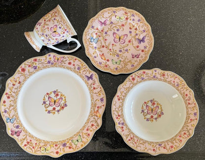 24-teiliges Tafelservice mit rosa Schmetterlingsmotiv