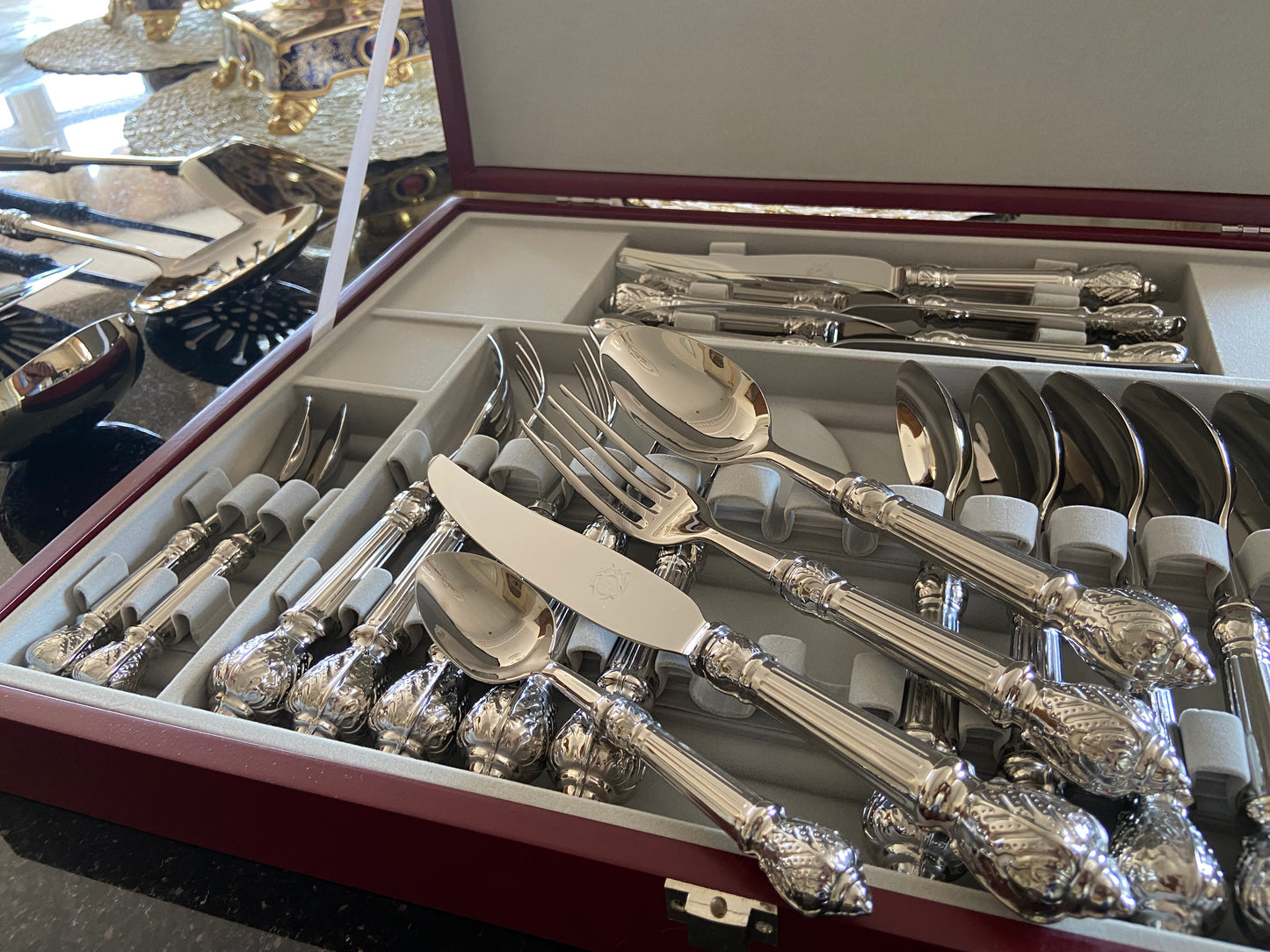 ITALIAN STYLE STAINLESS STEEL CUTLERY SET